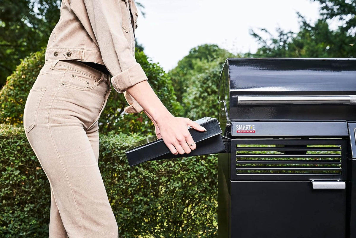 Grill elektryczny Char-Broil SMART-E – Grill z technologią E-POWER (90–370°C), precyzyjną regulacją temperatury i funkcją czyszczenia – idealny do grillowania na świeżym powietrzu, w ogrodzie i na tarasie.