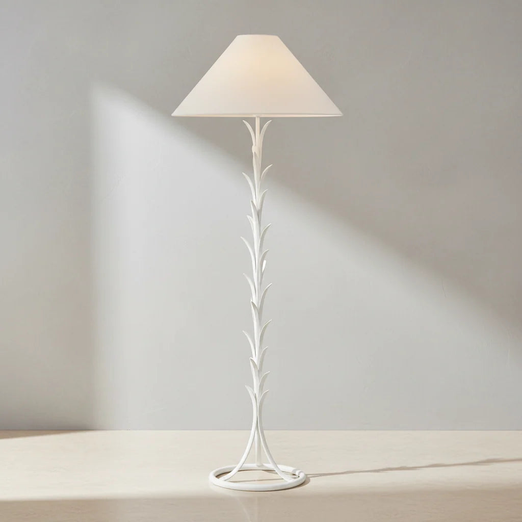 Visual Comfort Provenz 62 staande lamp in gipswit met linnen kap