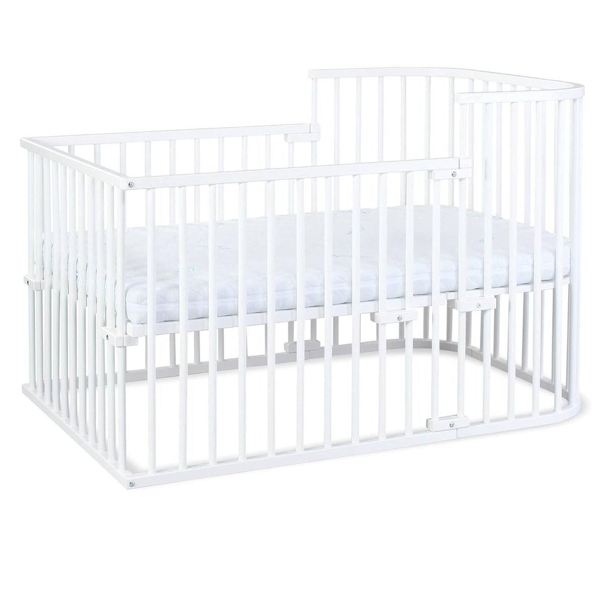 Oryginalne łóżeczko dostawne Babybay z litego drewna bukowego / kompaktowe i rozkładane / płynna regulacja wysokości łóżeczka i przyjazne dla środowiska / rośnie wraz z dzieckiem (lakierowane na biało) / w zestawie materac