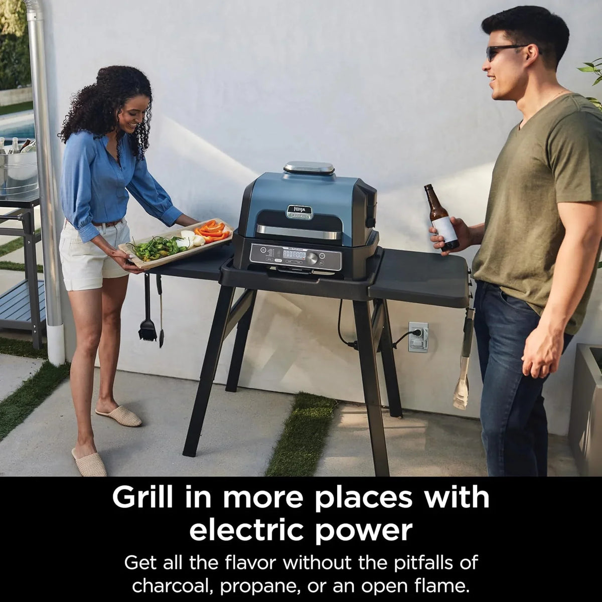 Grill i wędzarnia ogrodowa Ninja Woodfire Pro XL, termometr, wszechstronne urządzenie 4 w 1 (grill, wędzarnia BBQ, frytkownica beztłuszczowa, piekarnik), grill elektryczny przenośny, kolor ciemnoszary, model OG850