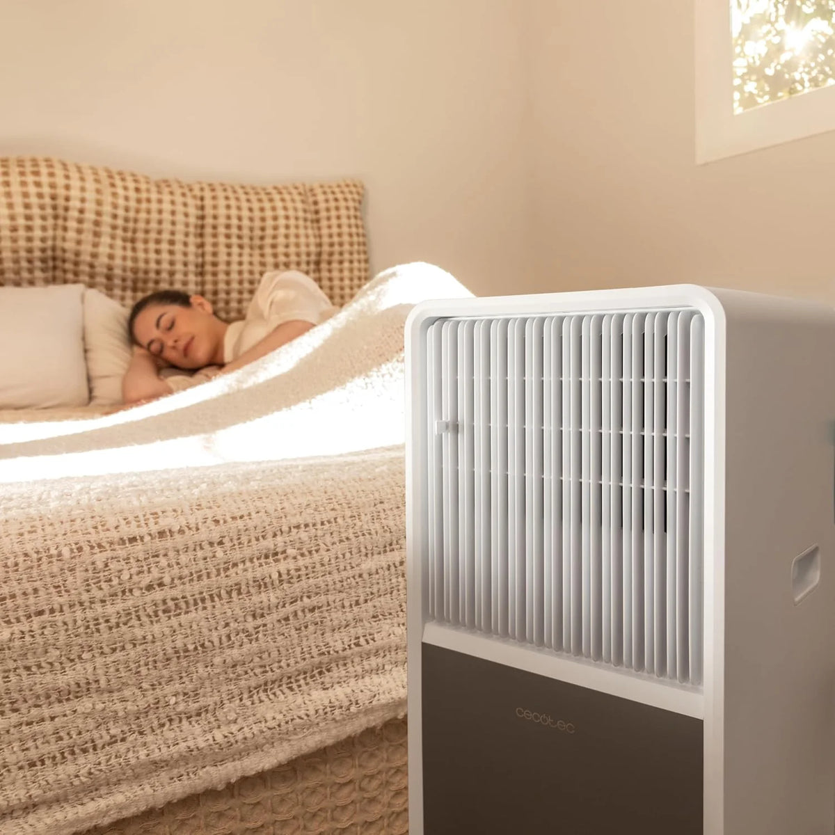 Cecotec ForceClima 9450 Style verwarming, draagbare airconditioner met afstandsbediening en warmtepomp, 9000 BTU, touchscreen, LED-display, 5 standen, 2 snelheden, luchtontvochtiger, timer, 16 m², wit
