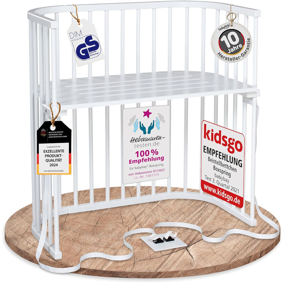 Oryginalne łóżeczko dostawne Babybay z litego drewna bukowego / kompaktowe i rozkładane / płynna regulacja wysokości łóżeczka i przyjazne dla środowiska / rośnie wraz z dzieckiem (lakierowane na biało) / w zestawie materac