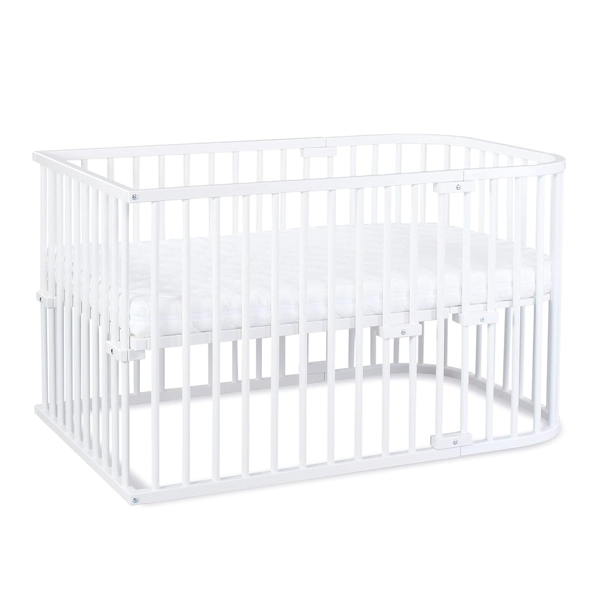 Oryginalne łóżeczko dostawne Babybay z litego drewna bukowego / kompaktowe i rozkładane / płynna regulacja wysokości łóżeczka i przyjazne dla środowiska / rośnie wraz z dzieckiem (lakierowane na biało) / w zestawie materac