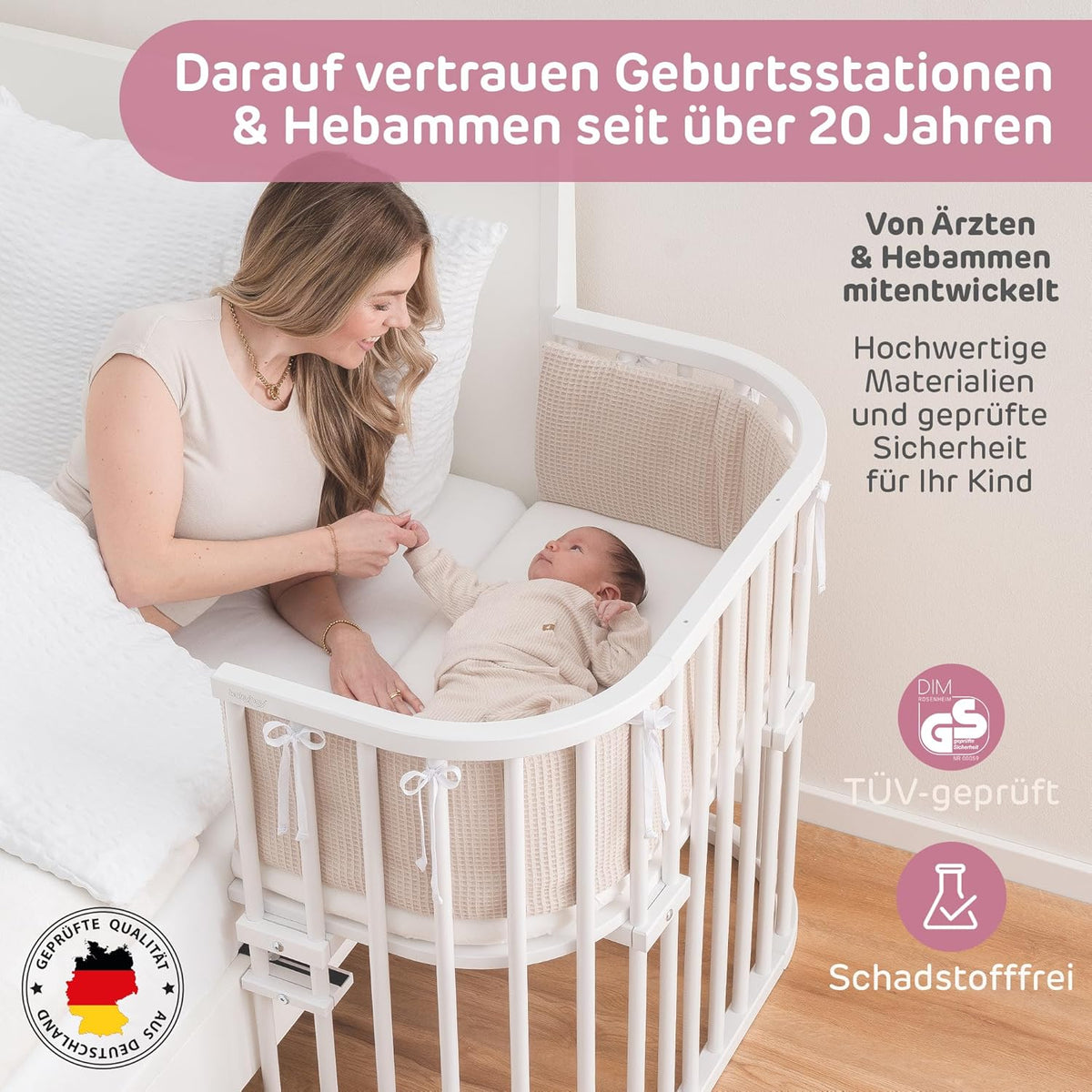 Oryginalne łóżeczko dostawne Babybay z litego drewna bukowego / kompaktowe i rozkładane / płynna regulacja wysokości łóżeczka i przyjazne dla środowiska / rośnie wraz z dzieckiem (lakierowane na biało) / w zestawie materac