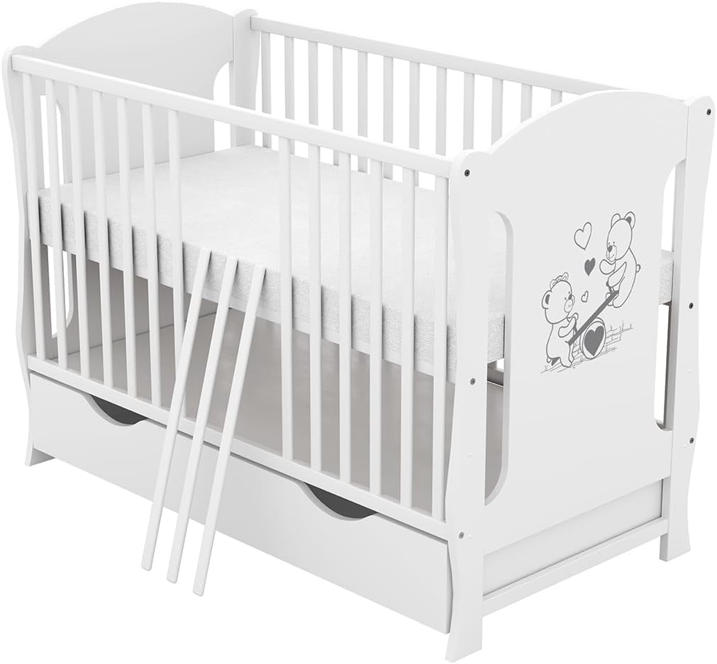 Łóżeczko dziecięce Deluxe 60x120 białe Łóżeczko dziecięce z możliwością przekształcenia w łóżko juniorskie Szuflada na materac Motyw bujanego misia