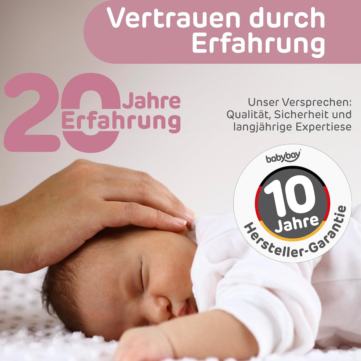 Oryginalne łóżeczko dostawne Babybay z litego drewna bukowego / kompaktowe i rozkładane / płynna regulacja wysokości łóżeczka i przyjazne dla środowiska / rośnie wraz z dzieckiem (lakierowane na biało) / w zestawie materac
