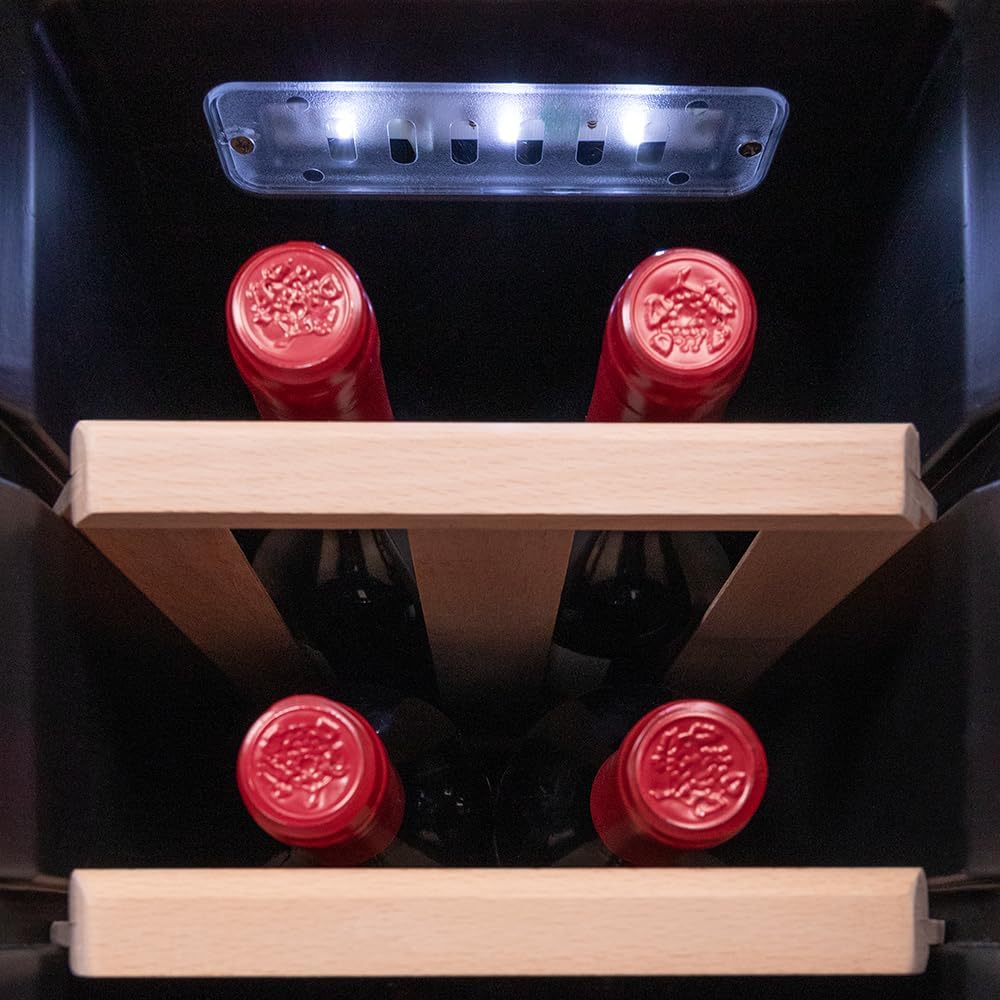 Wolnostojąca lodówka na wino Cecotec Bolero GrandSommelier 1250 CoolWood. Chłodziarka na wino o pojemności 12 butelek, z regulacją temperatury od 8 do 18°C, oświetleniem LED i drewnianymi półkami.