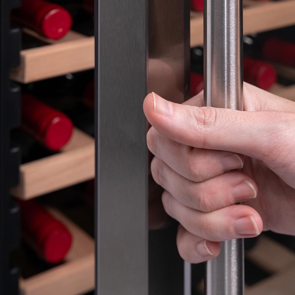 Cecotec Bolero Grandsommelier 34030, chłodziarka do wina ze stali nierdzewnej, kompresorowa, 34 butelki, 80 l, chłodzenie kompresorowe, regulowana temperatura od 5 do 18ºC, sterowanie dotykowe, wyświetlacz, wewnętrzne oświetlenie LED.