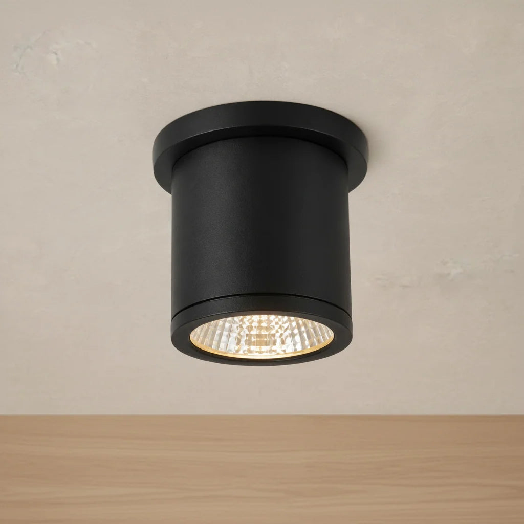 Kuzco Nordic 4 inch 10W LED-plafondlamp met cilindervormige armatuur voor buiten, zwart, geschikt voor vochtige ruimtes