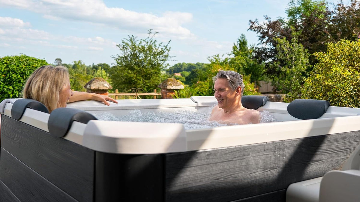 Wanna z hydromasażem MSpa Oslo SPA Outdoor dla 6 osób, solidna ściana zewnętrzna, oświetlenie LED, możliwość użytkowania przez cały rok, odporna na zimę