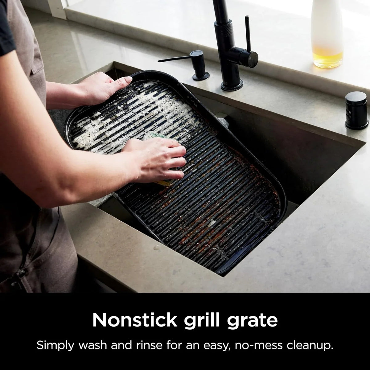 Grill i wędzarnia ogrodowa Ninja Woodfire Pro XL, termometr, wszechstronne urządzenie 4 w 1 (grill, wędzarnia BBQ, frytkownica beztłuszczowa, piekarnik), grill elektryczny przenośny, kolor ciemnoszary, model OG850