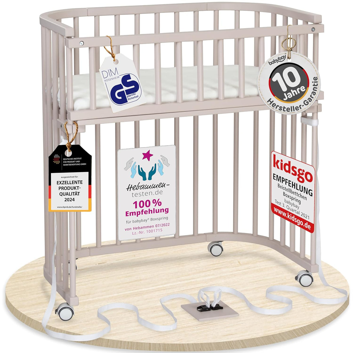 Oryginalne łóżeczko dostawne Babybay z litego drewna bukowego / kompaktowe i rozkładane / płynna regulacja wysokości łóżeczka i przyjazne dla środowiska / rośnie wraz z dzieckiem (lakierowane na biało) / w zestawie materac