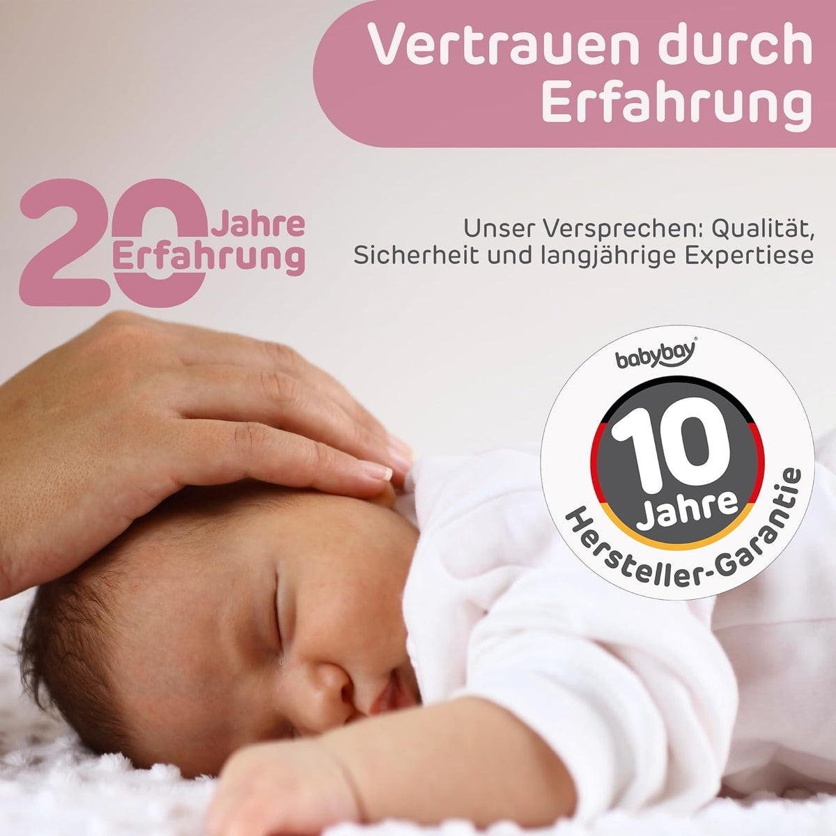 Oryginalne łóżeczko dostawne Babybay z litego drewna bukowego / kompaktowe i rozkładane / płynna regulacja wysokości łóżeczka i przyjazne dla środowiska / rośnie wraz z dzieckiem (lakierowane na biało) / w zestawie materac