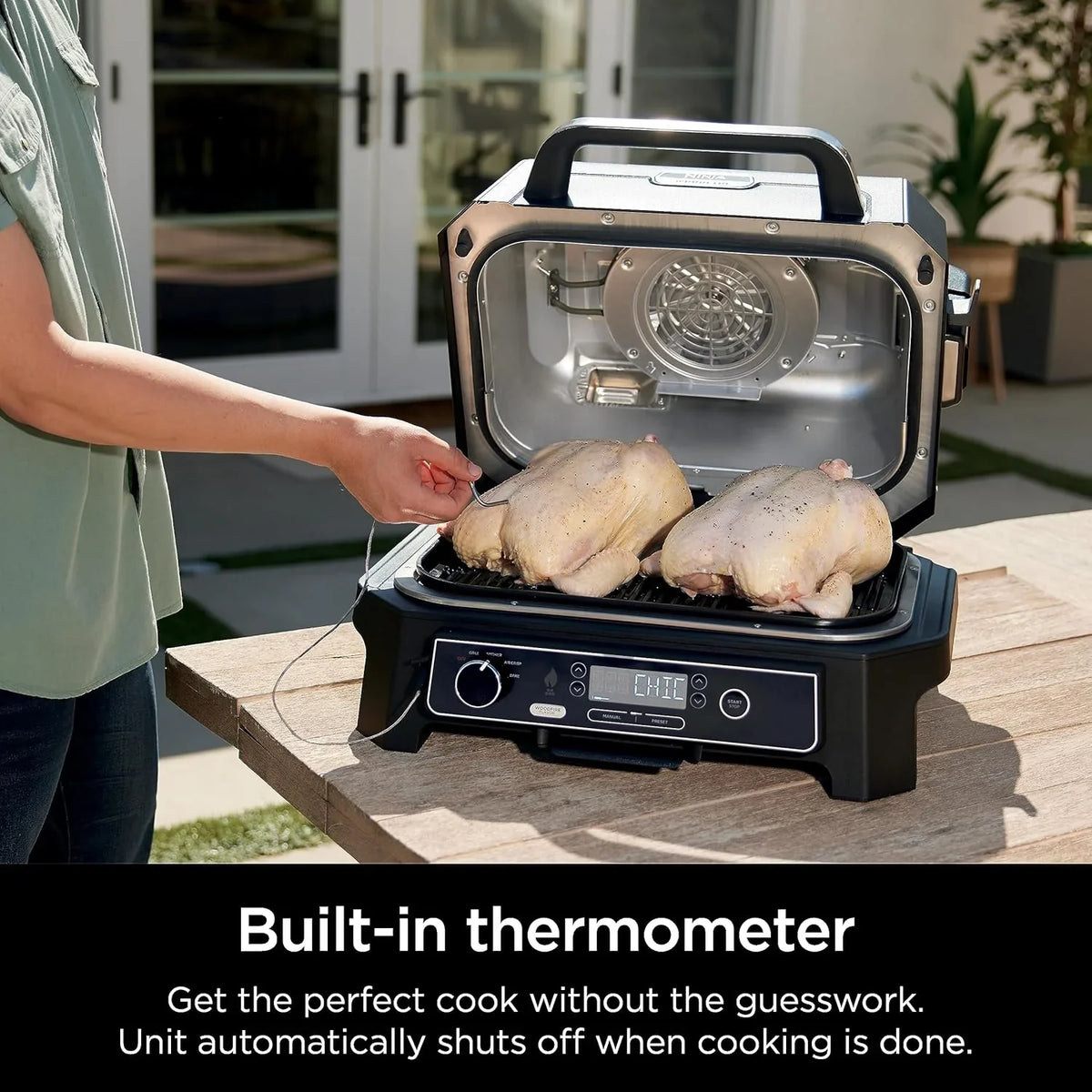 Grill i wędzarnia ogrodowa Ninja Woodfire Pro XL, termometr, wszechstronne urządzenie 4 w 1 (grill, wędzarnia BBQ, frytkownica beztłuszczowa, piekarnik), grill elektryczny przenośny, kolor ciemnoszary, model OG850