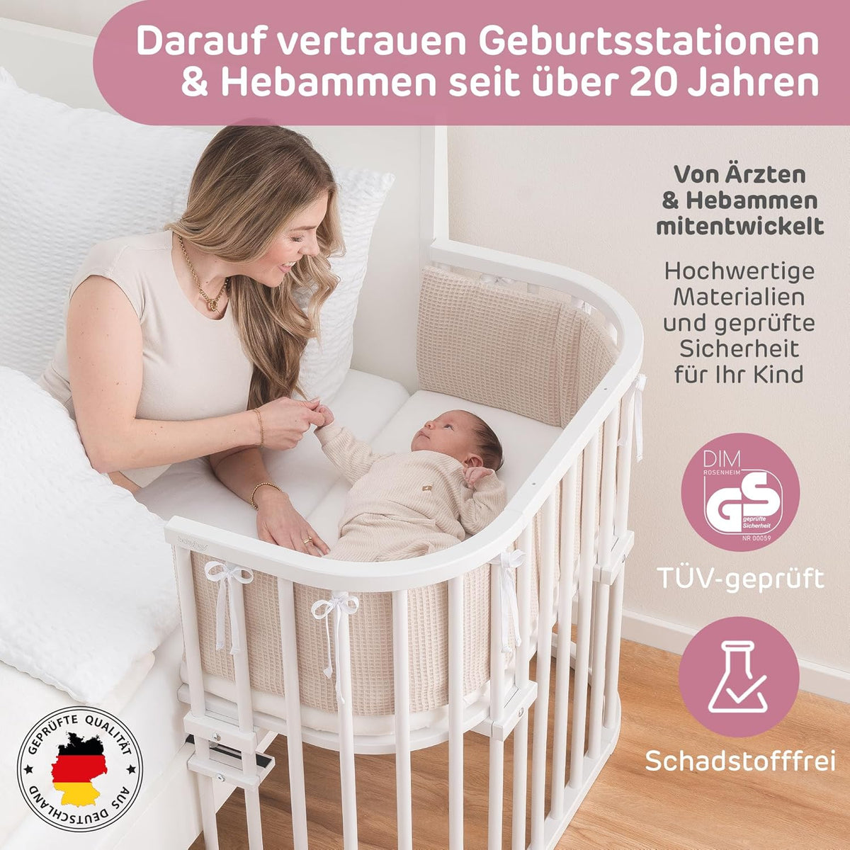 Oryginalne łóżeczko dostawne Babybay z litego drewna bukowego / kompaktowe i rozkładane / płynna regulacja wysokości łóżeczka i przyjazne dla środowiska / rośnie wraz z dzieckiem (lakierowane na biało) / w zestawie materac