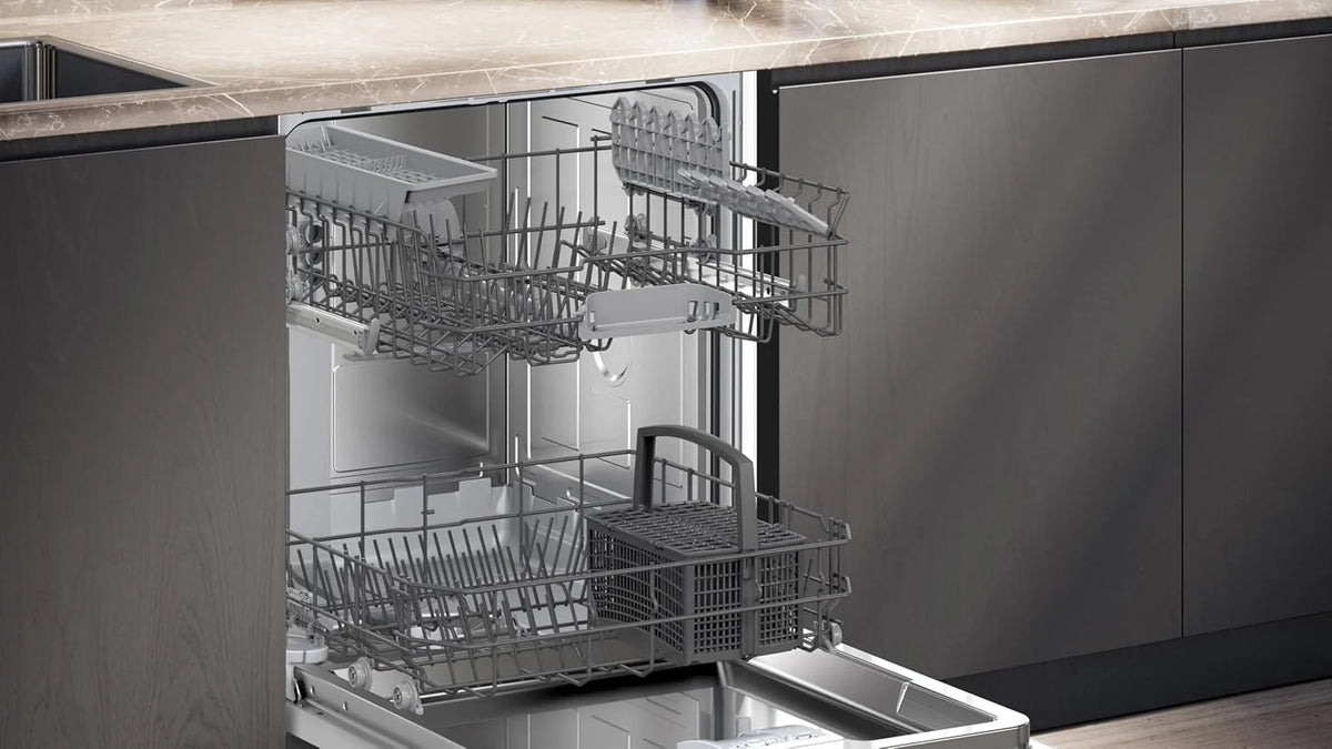 Zmywarka Siemens SN63EX06VE, iQ300 Smart, w pełni zintegrowana, 60 cm, szuflada na sztućce, bardzo cicha, varioSpeed, automatyczne otwieranie drzwi, potrójny system koszenia, infoLight, intensiveZone