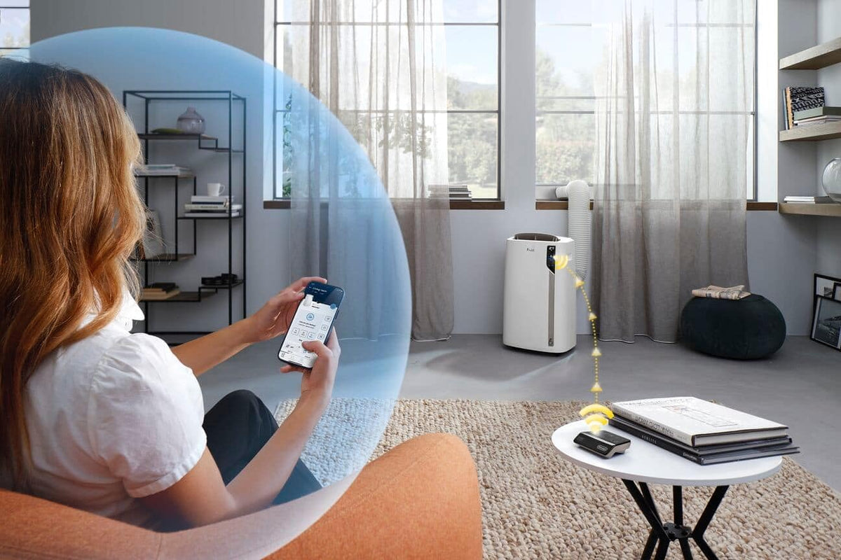 De'Longhi Pinguino PAC EL112 CST WiFi, przenośna klimatyzacja z technologią MyEcoRealFeel do pomieszczeń o kubaturze do 110 m³, 11 000 BTU/h, 2,9 kW, 63 dB, funkcja osuszania, A, sterowanie aplikacją i głosem, kolor biały