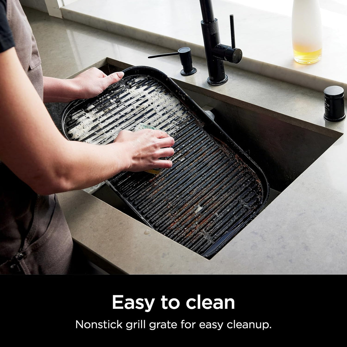 Grill i wędzarnia ogrodowa Ninja Woodfire Pro XL, termometr, wszechstronne urządzenie 4 w 1 (grill, wędzarnia BBQ, frytkownica beztłuszczowa, piekarnik), grill elektryczny przenośny, kolor ciemnoszary, model OG850