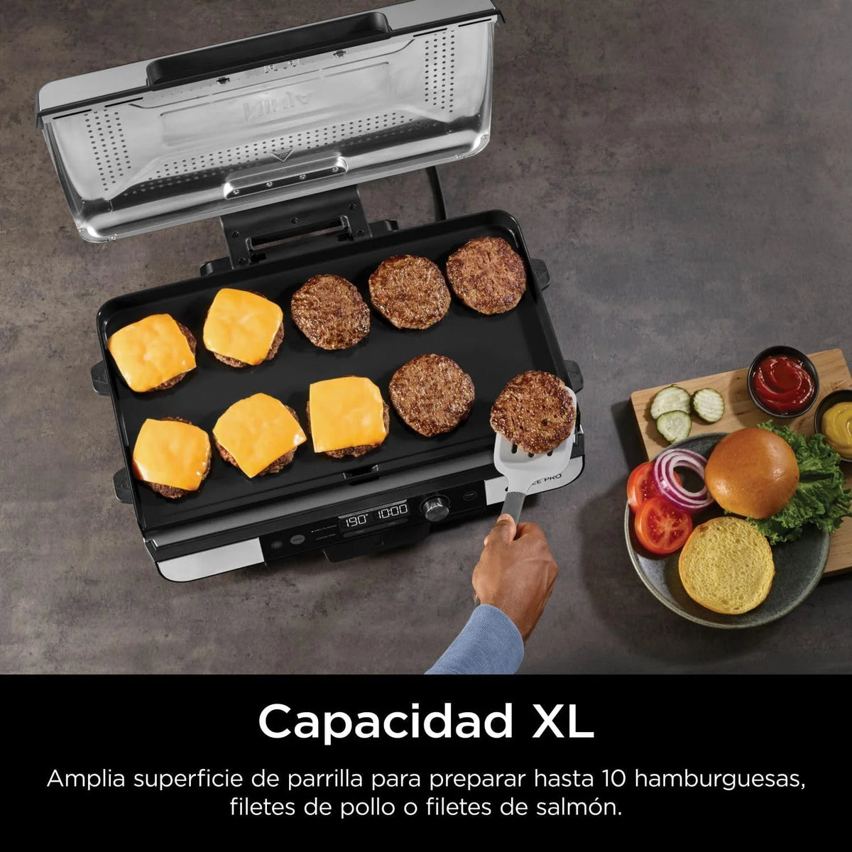 Ninja Sizzle Pro XL Grill i płyta grillowa do użytku wewnątrz pomieszczeń z nieprzywierającą ceramiczną płytą grillową, zdejmowaną pokrywą, pojemnikiem na tłuszcz i przewodnikiem po przepisach, kolor srebrny/czarny GX101EU