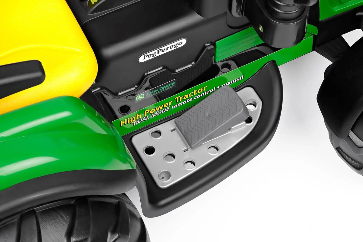Ciągnik elektryczny John Deere RC Peg Perego – elektryczny, zdalnie sterowany ciągnik dla dzieci, 12 V, z przyczepą, pilotem, napędem na 2 koła, radiem FM, 1 rok