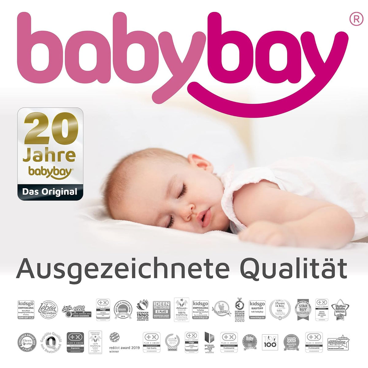 Oryginalne łóżeczko dostawne Babybay z litego drewna bukowego / kompaktowe i rozkładane / płynna regulacja wysokości łóżeczka i przyjazne dla środowiska / rośnie wraz z dzieckiem (lakierowane na biało) / w zestawie materac