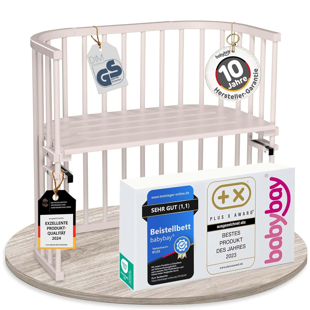 Oryginalne łóżeczko dostawne Babybay z litego drewna bukowego / kompaktowe i rozkładane / płynna regulacja wysokości łóżeczka i przyjazne dla środowiska / rośnie wraz z dzieckiem (lakierowane na biało) / w zestawie materac