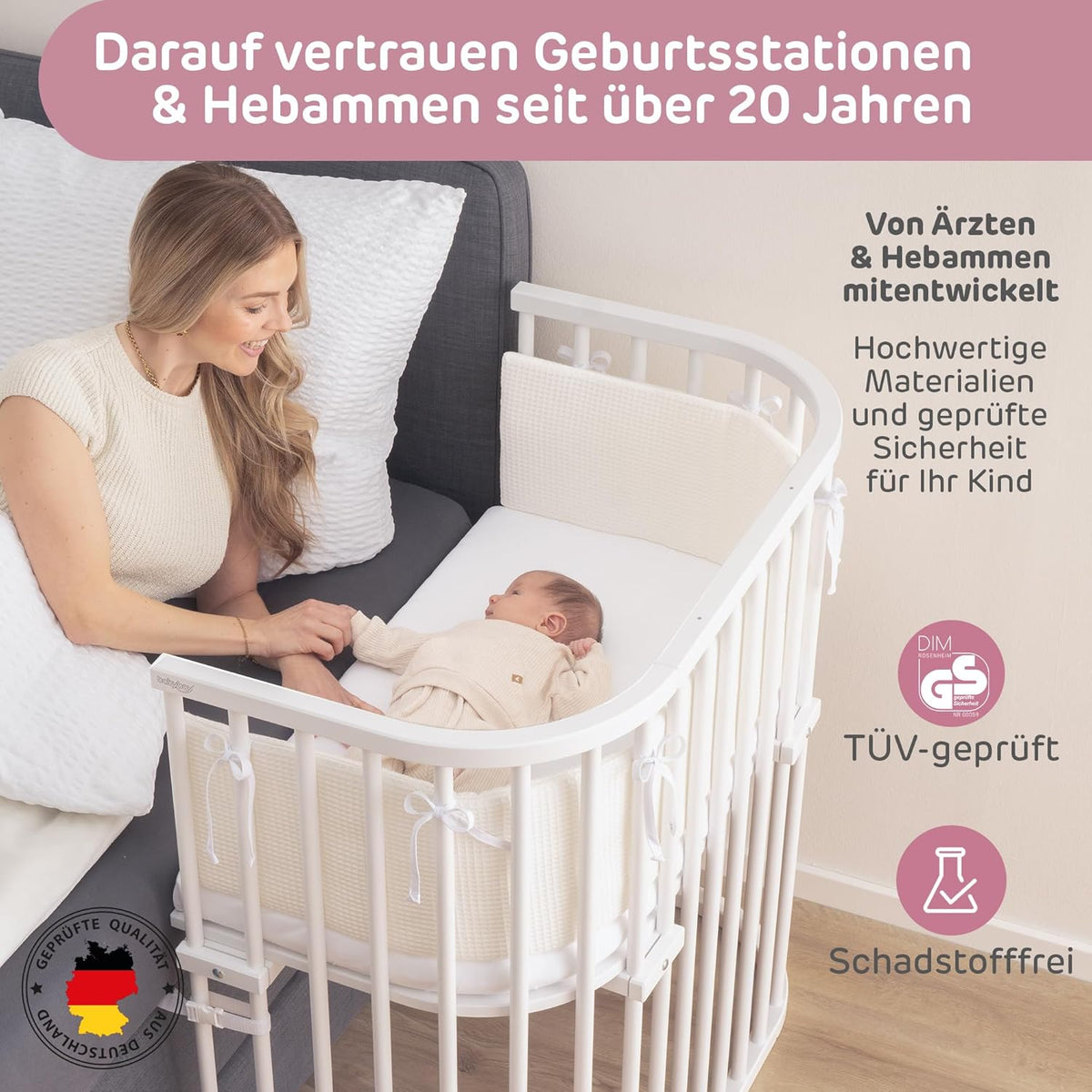 Oryginalne łóżeczko dostawne Babybay z litego drewna bukowego / kompaktowe i rozkładane / płynna regulacja wysokości łóżeczka i przyjazne dla środowiska / rośnie wraz z dzieckiem (lakierowane na biało) / w zestawie materac