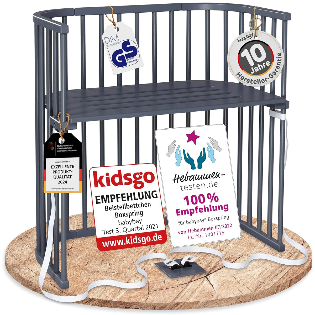 Oryginalne łóżeczko dostawne Babybay z litego drewna bukowego / kompaktowe i rozkładane / płynna regulacja wysokości łóżeczka i przyjazne dla środowiska / rośnie wraz z dzieckiem (lakierowane na biało) / w zestawie materac