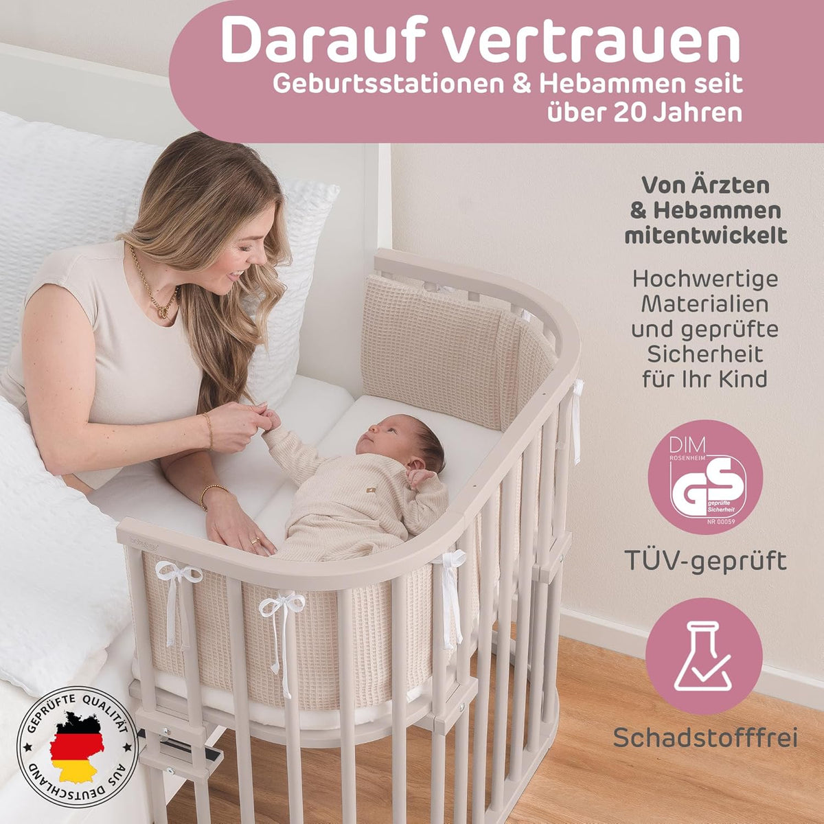 Oryginalne łóżeczko dostawne Babybay z litego drewna bukowego / kompaktowe i rozkładane / płynna regulacja wysokości łóżeczka i przyjazne dla środowiska / rośnie wraz z dzieckiem (lakierowane na biało) / w zestawie materac