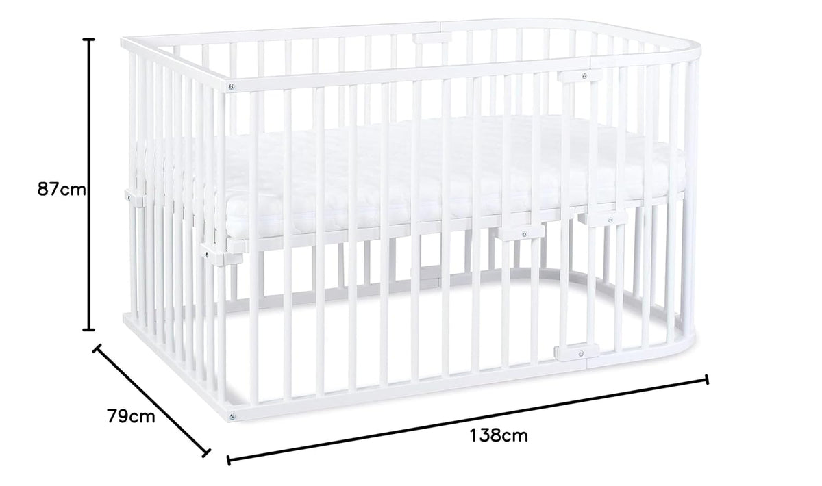 Oryginalne łóżeczko dostawne Babybay z litego drewna bukowego / kompaktowe i rozkładane / płynna regulacja wysokości łóżeczka i przyjazne dla środowiska / rośnie wraz z dzieckiem (lakierowane na biało) / w zestawie materac