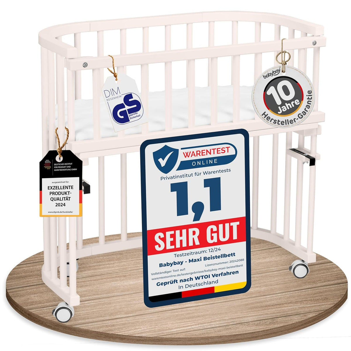 Oryginalne łóżeczko dostawne Babybay z litego drewna bukowego / kompaktowe i rozkładane / płynna regulacja wysokości łóżeczka i przyjazne dla środowiska / rośnie wraz z dzieckiem (lakierowane na biało) / w zestawie materac