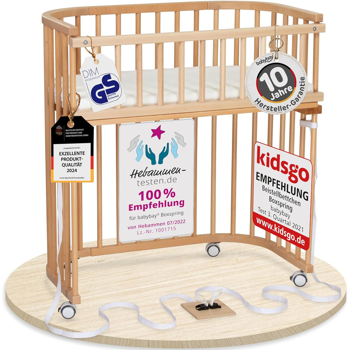 Oryginalne łóżeczko dostawne Babybay z litego drewna bukowego / kompaktowe i rozkładane / płynna regulacja wysokości łóżeczka i przyjazne dla środowiska / rośnie wraz z dzieckiem (lakierowane na biało) / w zestawie materac