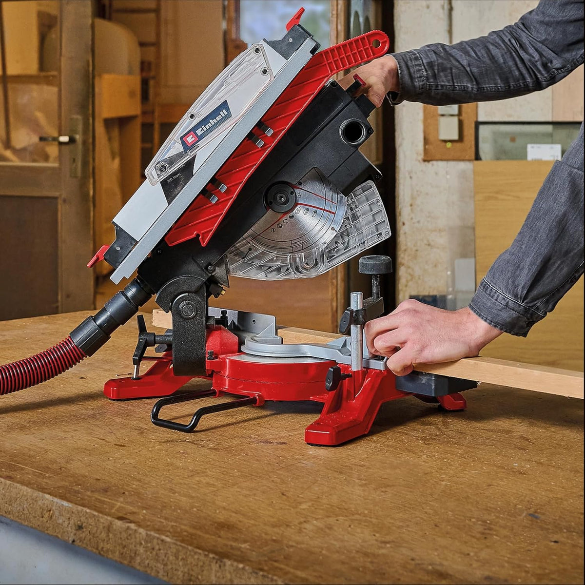 Piła ukośnica i stołowa Einhell TE-MS 216 T (1500 W, tarcza Ø 216 mm, szerokość cięcia 120 mm, głębokość 55 mm, w tym laser wyznaczający linię cięcia, funkcja piły stołowej)