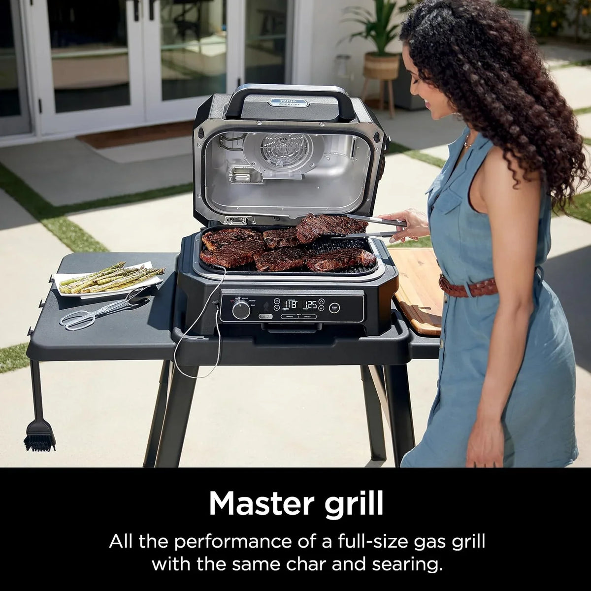 Grill i wędzarnia ogrodowa Ninja Woodfire Pro XL, termometr, wszechstronne urządzenie 4 w 1 (grill, wędzarnia BBQ, frytkownica beztłuszczowa, piekarnik), grill elektryczny przenośny, kolor ciemnoszary, model OG850