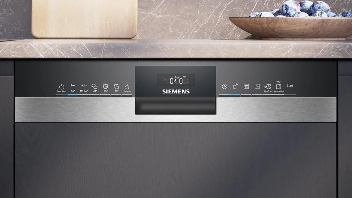 Zmywarka Siemens SN63EX06VE, iQ300 Smart, w pełni zintegrowana, 60 cm, szuflada na sztućce, bardzo cicha, varioSpeed, automatyczne otwieranie drzwi, potrójny system koszenia, infoLight, intensiveZone