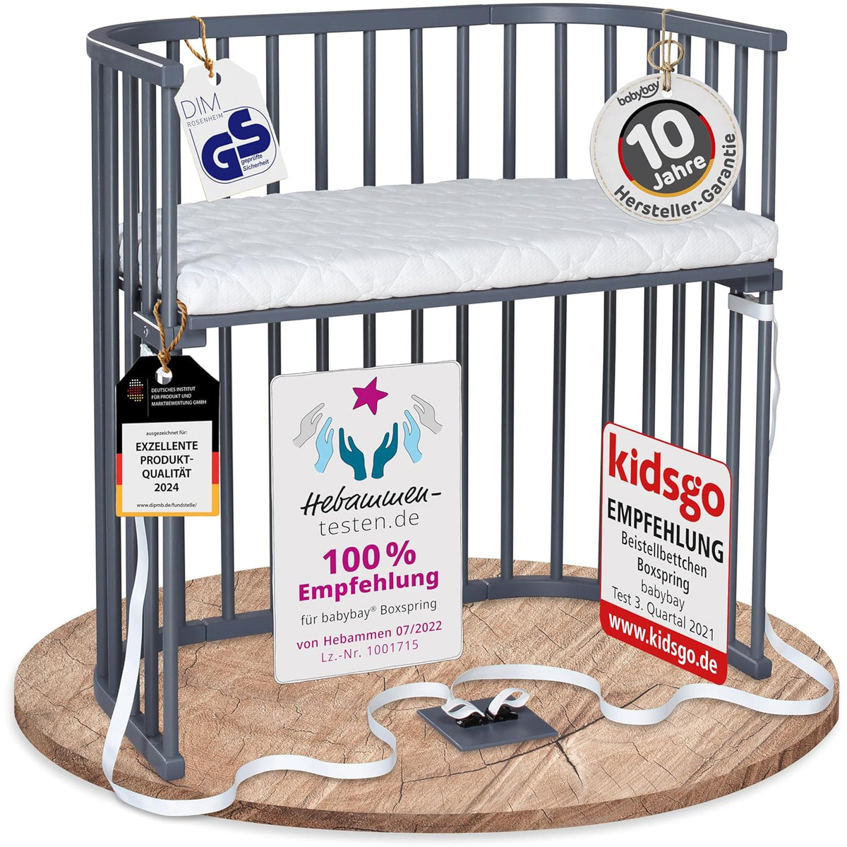 Oryginalne łóżeczko dostawne Babybay z litego drewna bukowego / kompaktowe i rozkładane / płynna regulacja wysokości łóżeczka i przyjazne dla środowiska / rośnie wraz z dzieckiem (lakierowane na biało) / w zestawie materac