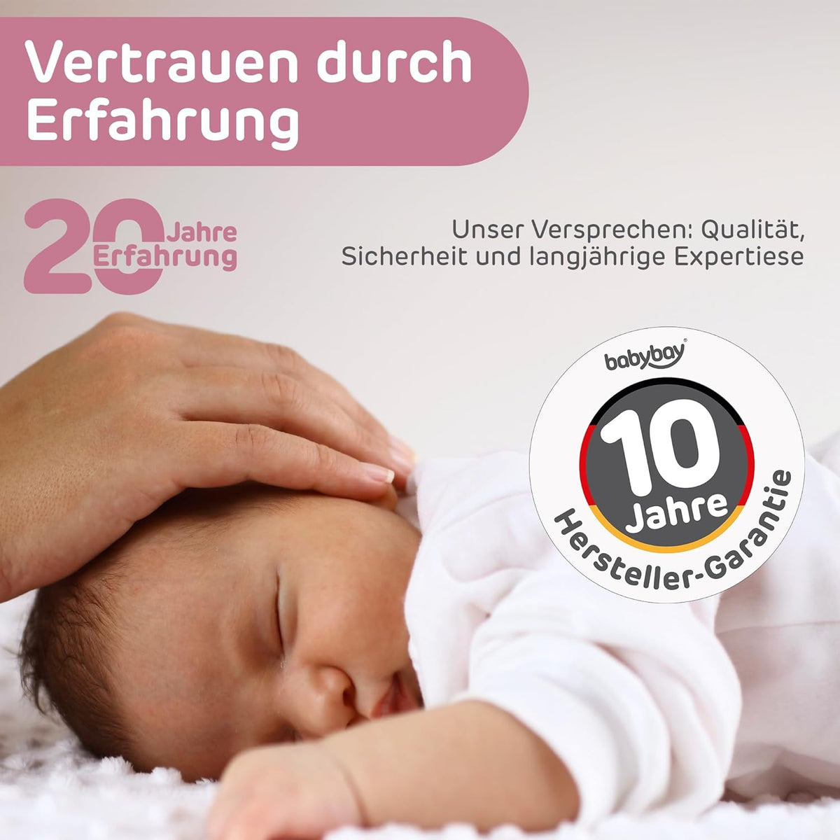 Oryginalne łóżeczko dostawne Babybay z litego drewna bukowego / kompaktowe i rozkładane / płynna regulacja wysokości łóżeczka i przyjazne dla środowiska / rośnie wraz z dzieckiem (lakierowane na biało) / w zestawie materac