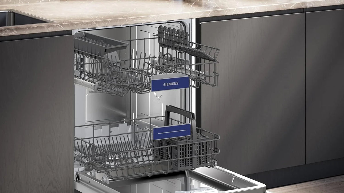 Zmywarka Siemens SN63EX06VE, iQ300 Smart, w pełni zintegrowana, 60 cm, szuflada na sztućce, bardzo cicha, varioSpeed, automatyczne otwieranie drzwi, potrójny system koszenia, infoLight, intensiveZone